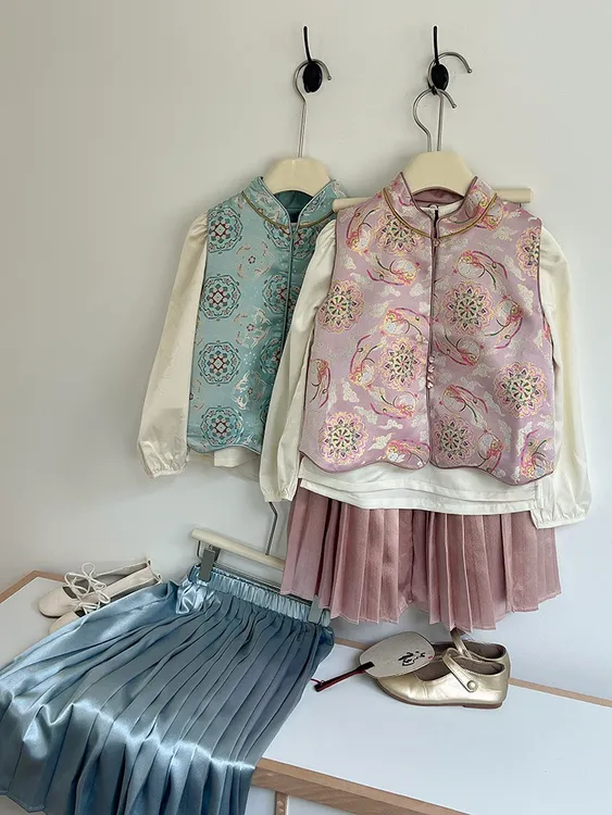 2025春国风童装女童马面裙贵气亮光提花马甲新中式套装