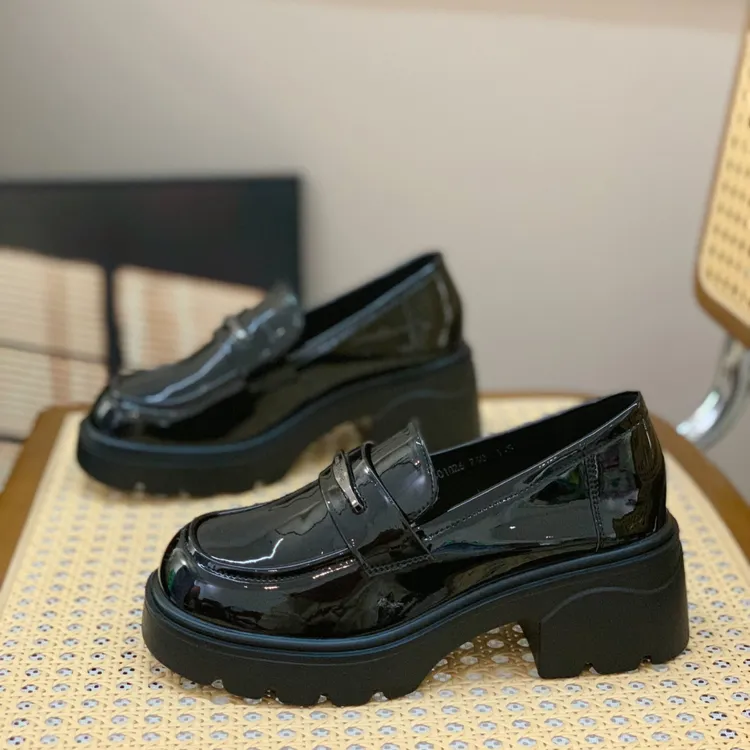 漆皮小个子粗跟厚底乐福鞋女2025春季新款百搭一脚蹬休闲玛丽珍鞋