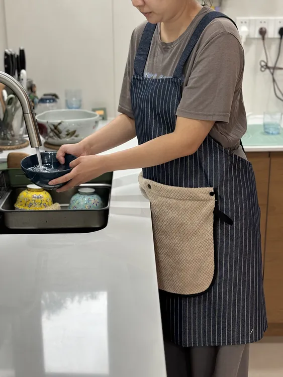 可擦手围裙厨房家用新款防脏高级感年轻款女做饭餐饮专用水油男士