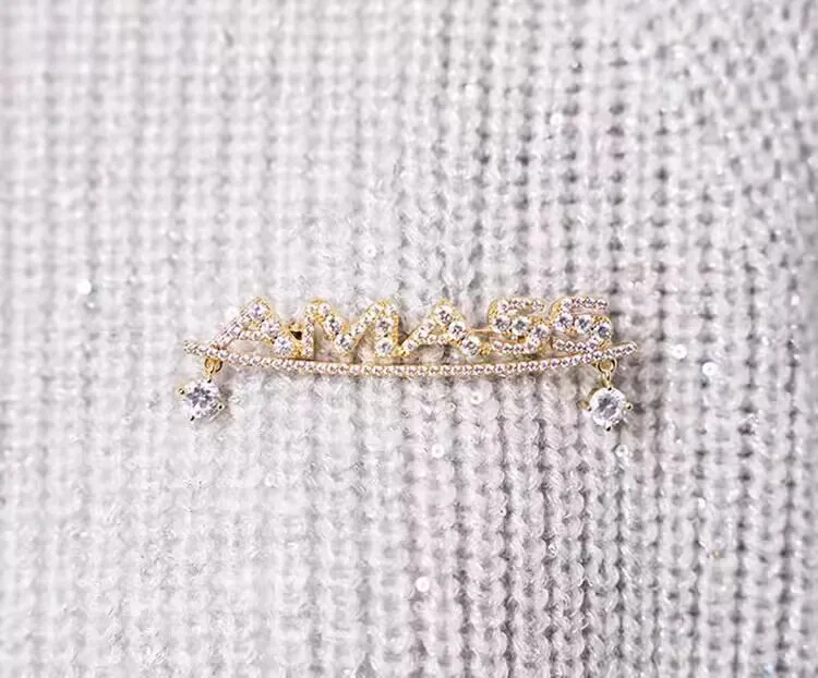 铜合金胸针 季阿玛施新颖英文字母胸针衣领扣猫咪别针百搭配饰品