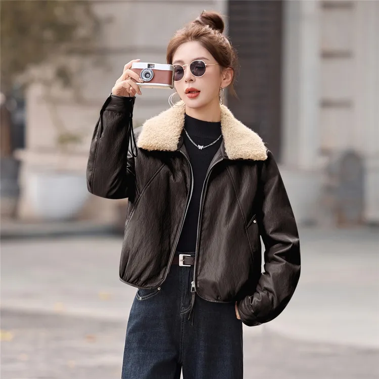 羊羔毛大翻领皮衣羽绒服女冬季2025新款小个子加厚保暖pu皮短外套