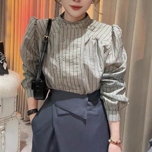 新款时尚条纹长袖衬衫女韩系设计感优雅洋气百搭气质泡泡袖上衣秋