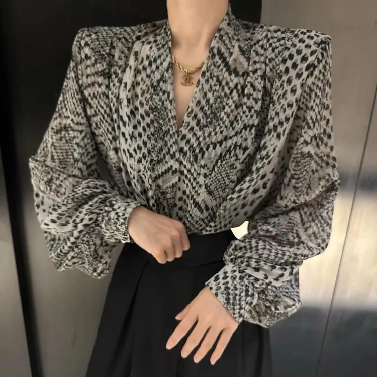 夏季多巴胺印花宽松灯笼袖V领时尚洋气百搭防晒衬衫女款