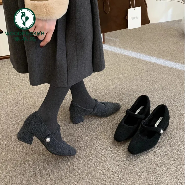 啄木鸟方头呢子灰色粗跟单鞋女冬季款法式气质加绒晚晚高跟毛毛鞋