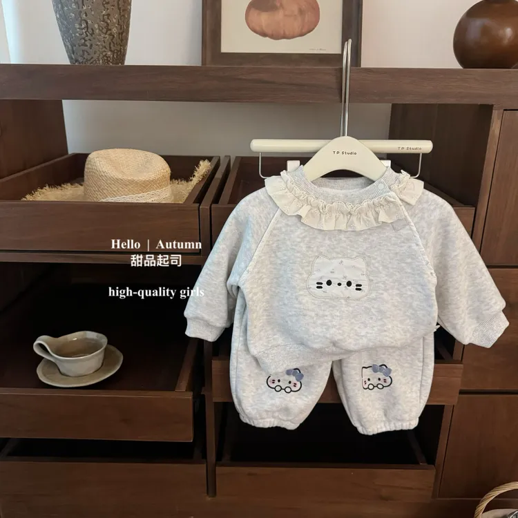 【甜品起司】实穿主义！女宝韩系可爱卡通花边猫咪卫衣卫裤加绒套装