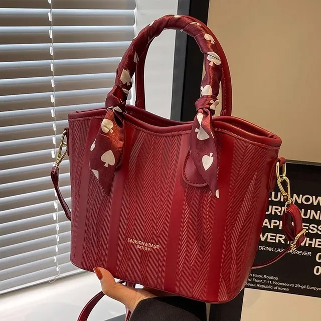 红色包包女2025新款结婚包伴娘斜挎包小众大容量夏天高级感手提包