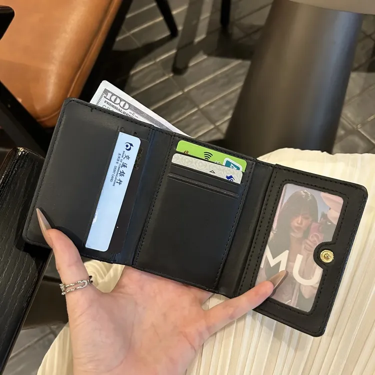 韩系高级感鳄鱼纹短款钱包女小众简约设计感百搭多卡位卡包零钱夹