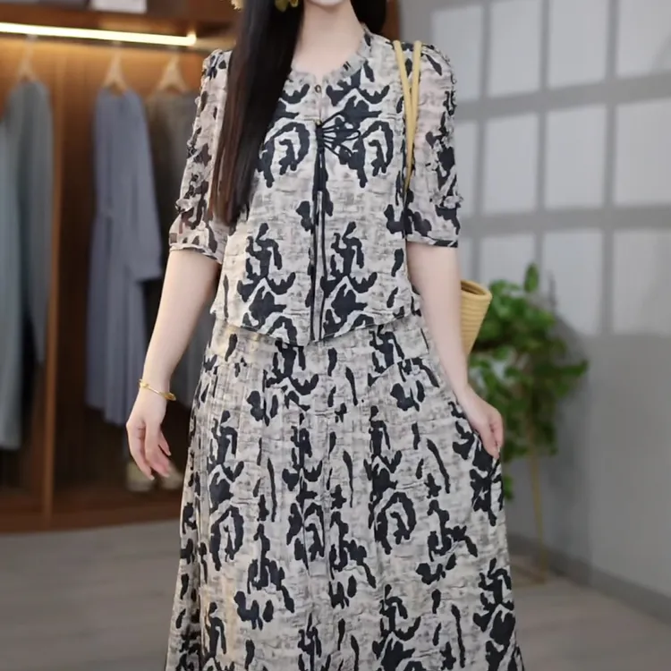 高级冰丽丝时尚洋气简约端庄优雅连衣裙2025夏季新款修身显瘦裙子