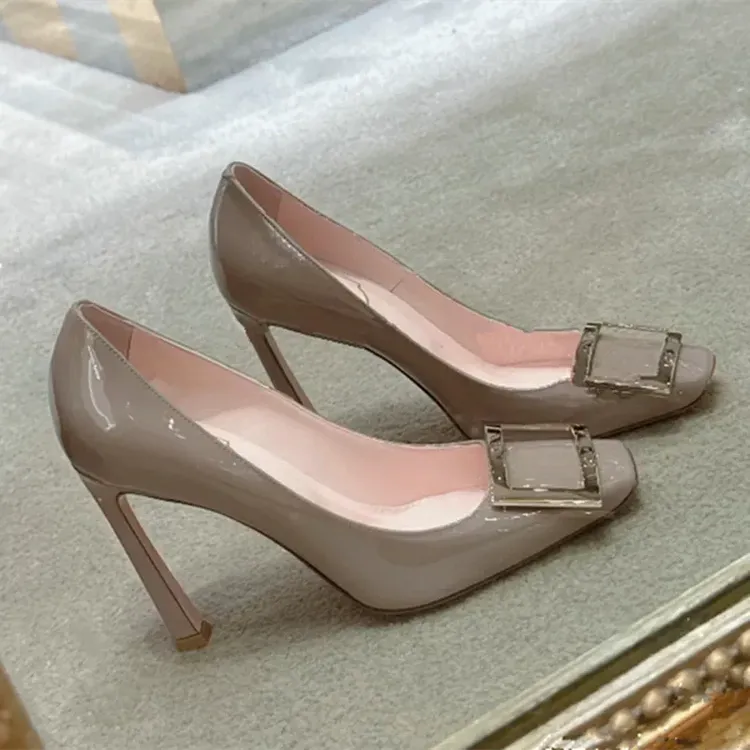 2025新款夏季奶茶灰搭扣单鞋女方头细跟婚鞋方头漆皮超高跟鞋女鞋