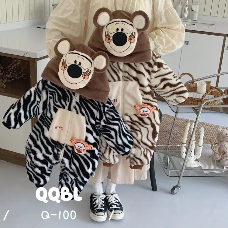 冬季卡通造型毛毛外出服