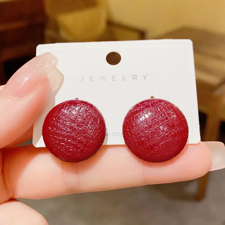 铜合金耳饰 韩版气质时尚圆形皮革耳钉女小众设计感网红通勤耳环