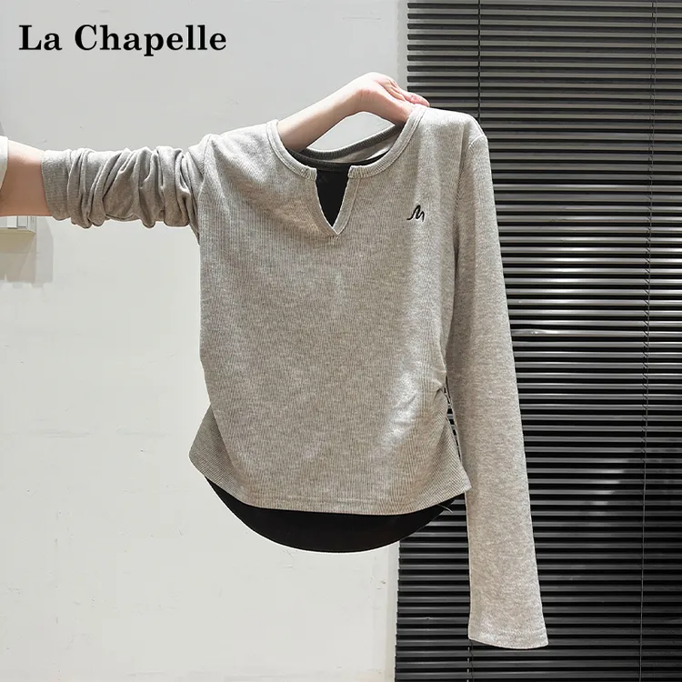 拉夏贝尔撞色刺绣拼接设计感V领假两件长袖t恤秋新款内搭打底上衣