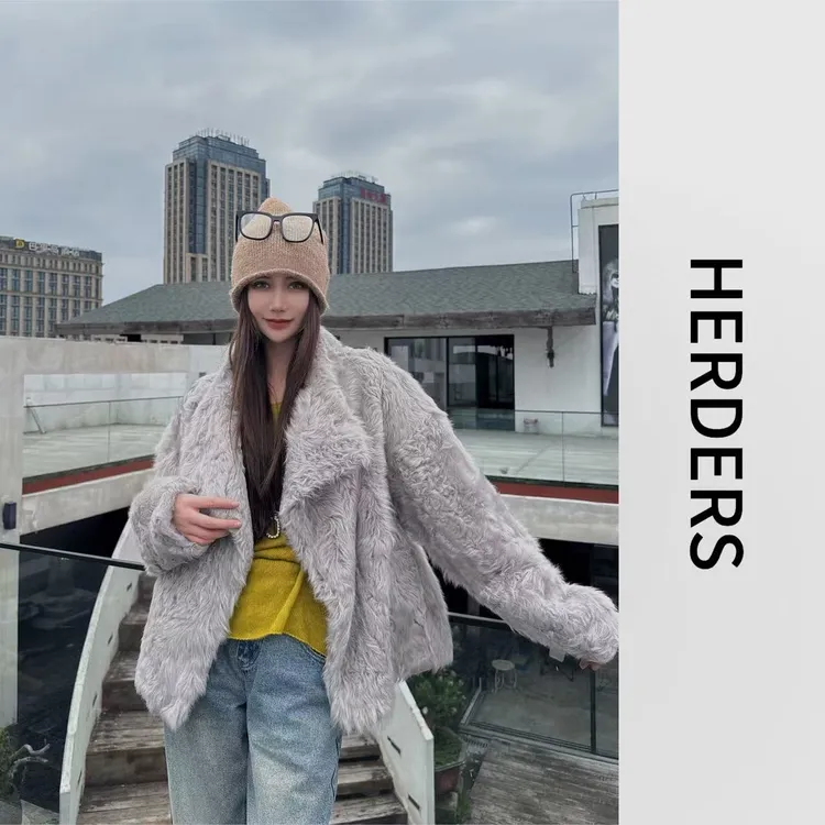 HERDERS 短款圆领多色一粒扣皮毛一体外套 257027