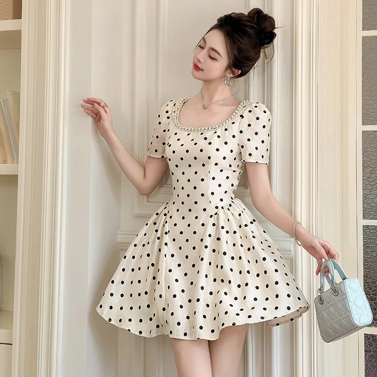 婷婷衣恋21768夏季新款法式复古钉珠方领收腰波点短袖蓬蓬连衣裙