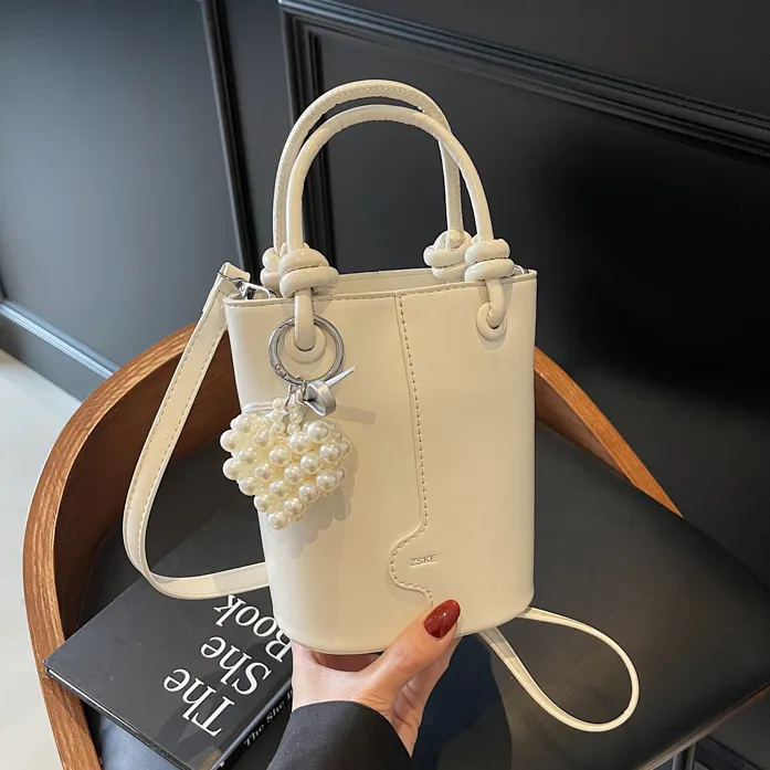 大容量女包挎包小包爆款洋气小众设计手提包包女季潮包百搭包斜挎