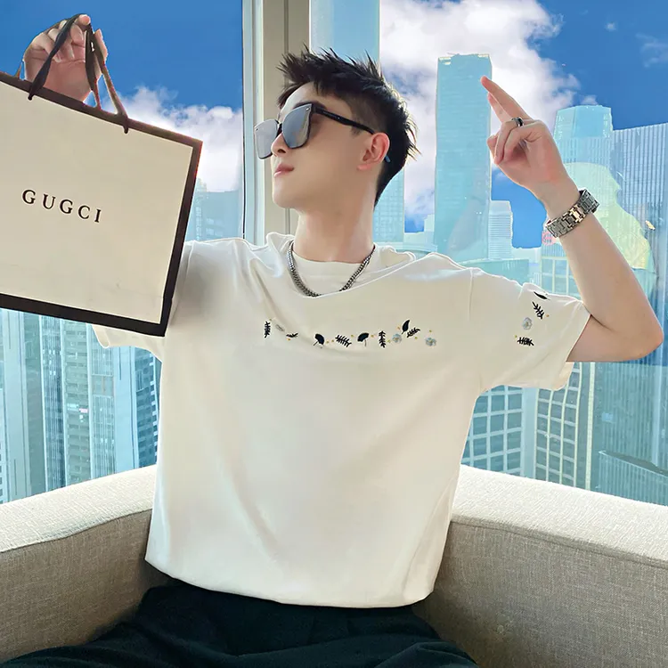 高级感刺绣t恤男夏季潮流痞帅圆领短袖2025新款男士设计感半截袖