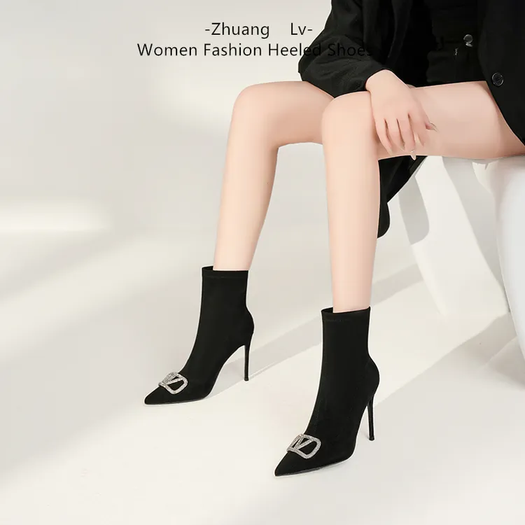 黑色高跟短靴女2025年秋冬法式V扣水钻尖头细跟及踝靴性感瘦瘦靴