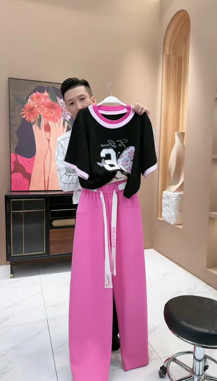 【LIANG哥女装】2025《冷美感不失随性》绅士黑欧版短袖6888A/1611A