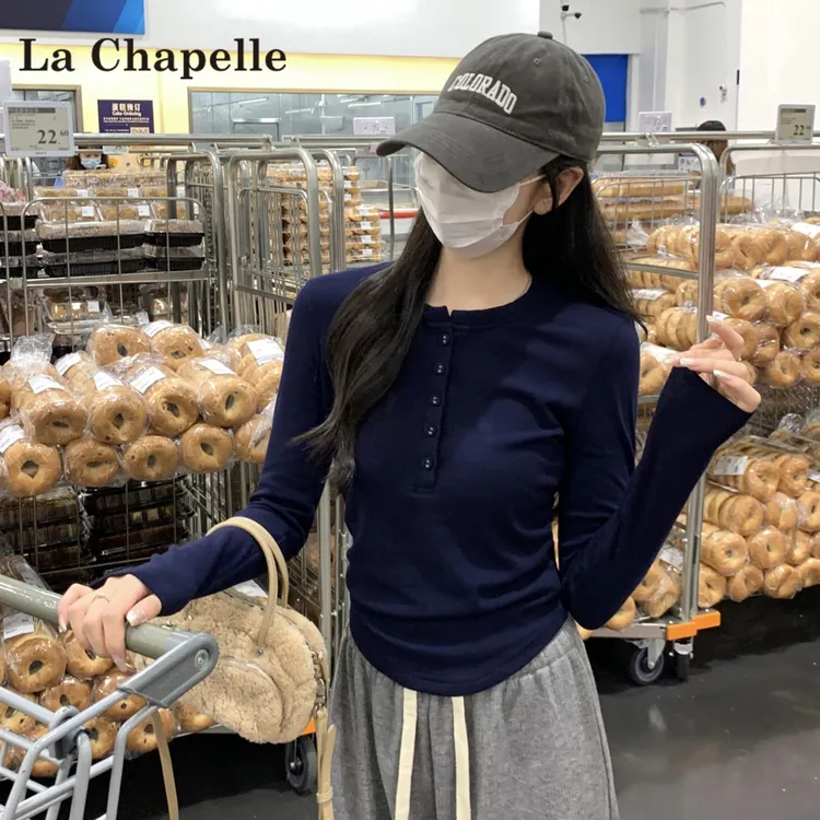拉夏贝尔圆领纽扣长袖T恤女2025早秋新款韩版百搭内搭修身上衣女