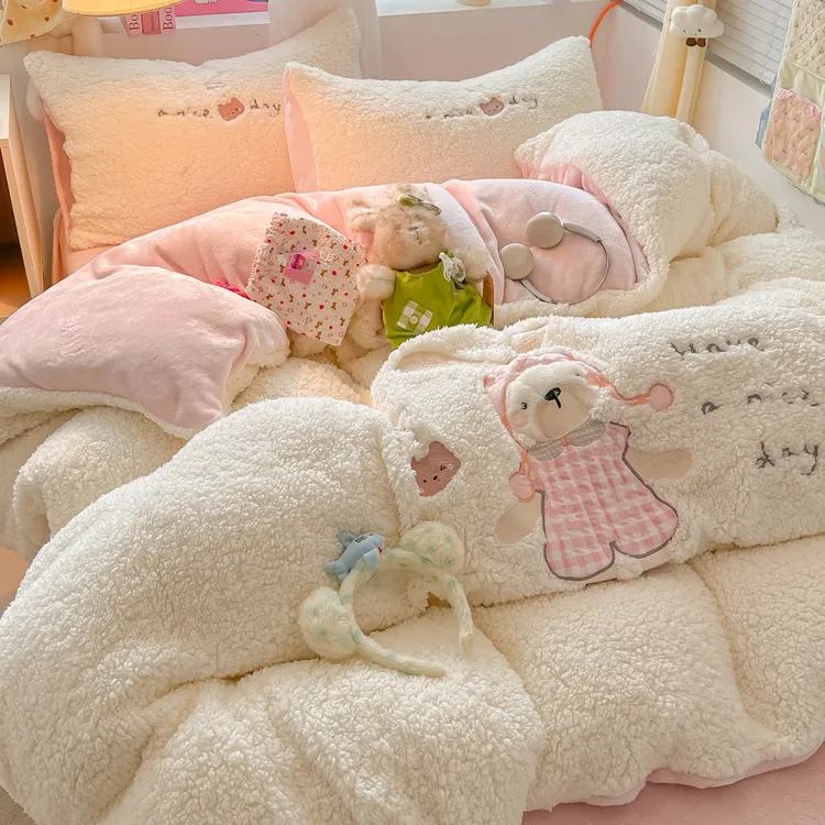 A版羊羔绒B版牛奶绒贴布绣四件套2025新款珊瑚绒床单被套三件套冬