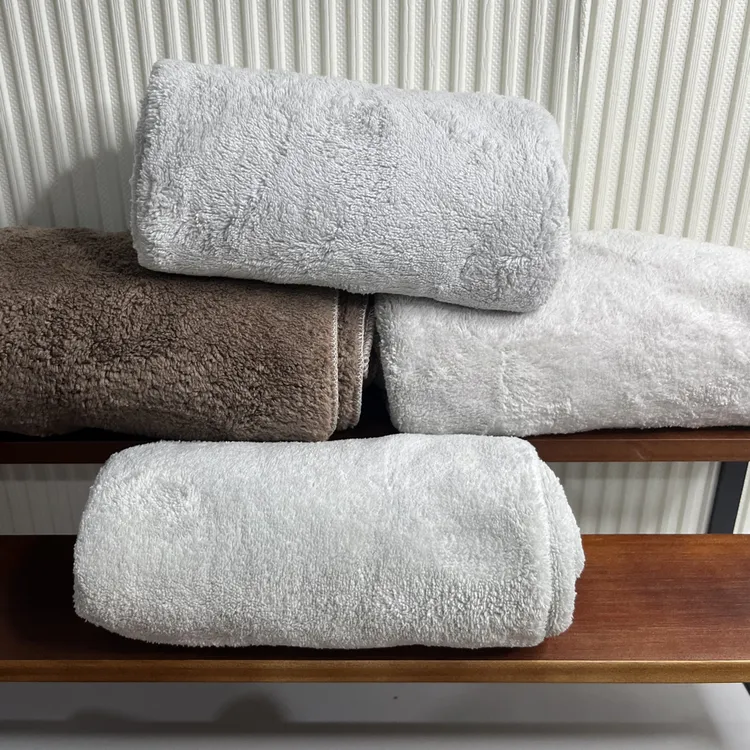 家用珊瑚绒吸水速干加大毛巾适合男女大人使用