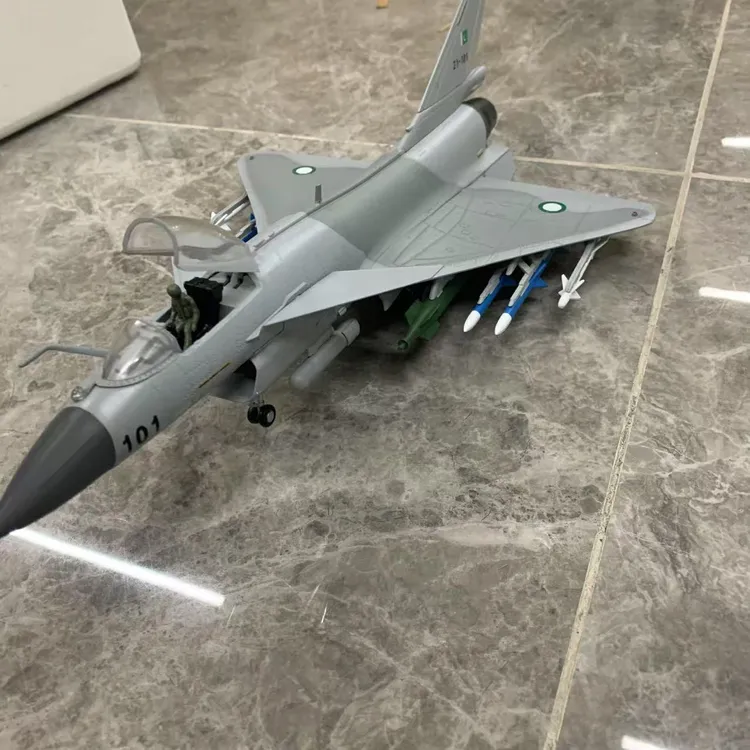 〖歼10CE战斗机〗成品模型，合金材质，1：48比例。阵风噩梦