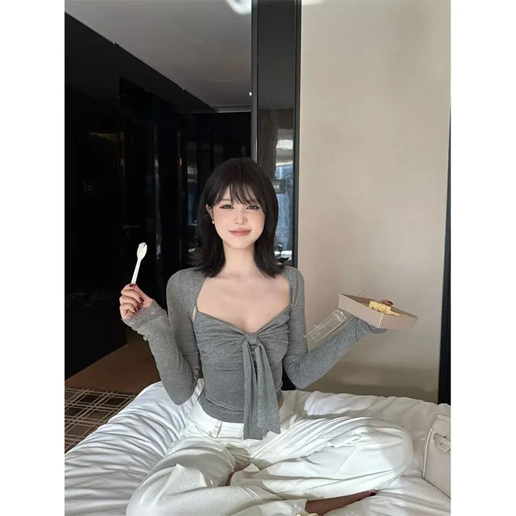 纯欲辣妹灰色修身长袖开衫抹胸吊带背心两件套白色休闲牛仔阔腿裤