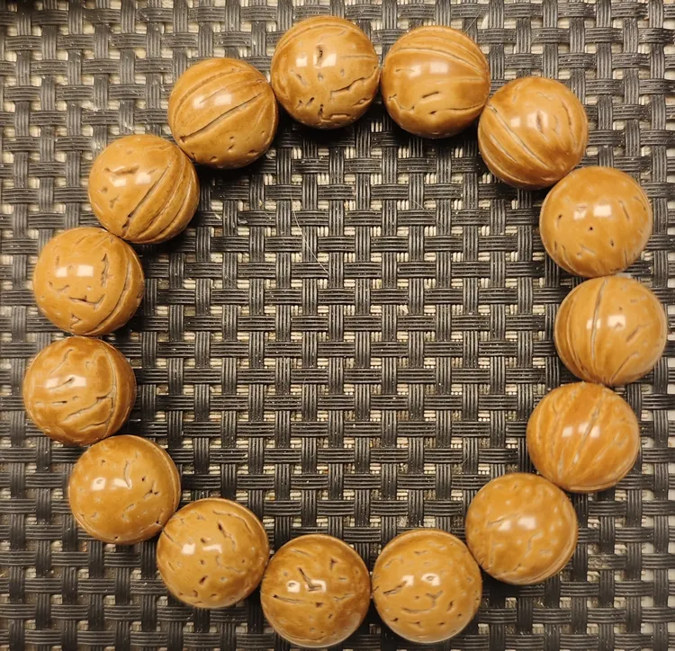 16尺寸精品野生红皮桃核光珠手串