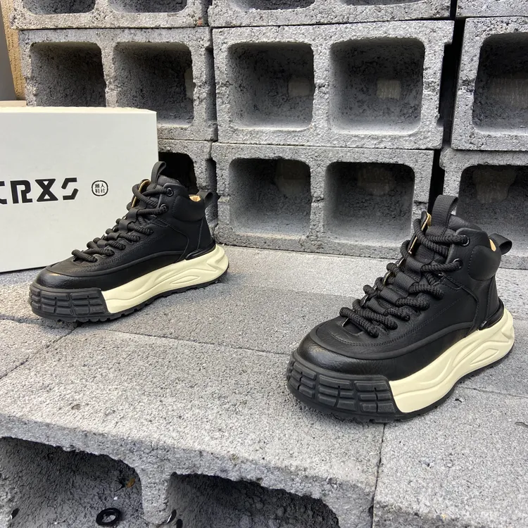 高帮男鞋冬季新款加绒保暖马丁靴复古休闲男潮鞋百搭皮面厚底板鞋