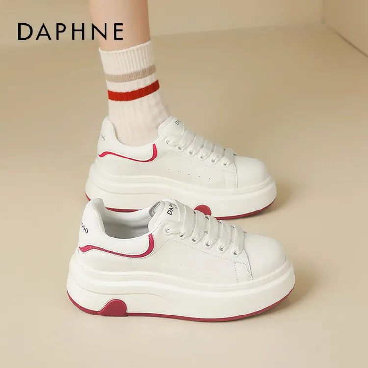 达芙妮爱心小白鞋女2025春新款厚底增高休闲板鞋百搭学生松糕鞋