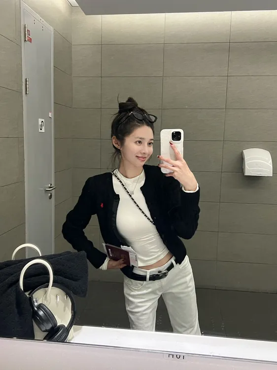 修身时尚套装长袖薄款小马女针织秋冬休闲气质小香风显瘦短款时尚