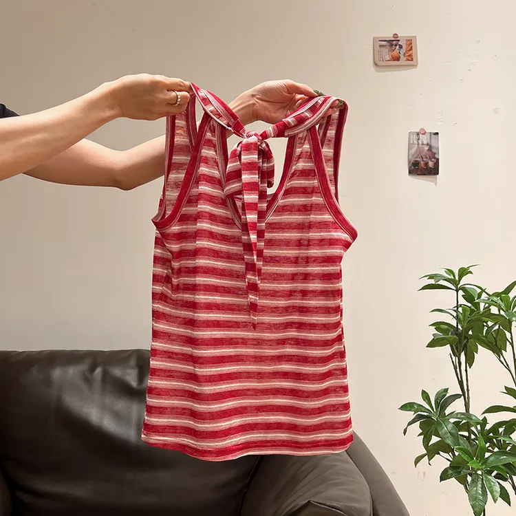 夏珍 复古红色条纹挂脖吊带背心女2025夏新款镂空设计感无袖上衣