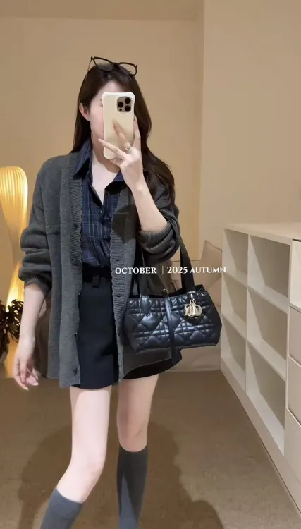 2025秋冬新款韩版INS风灰色针织开衫格子衬衫百搭黑色短裤三件套