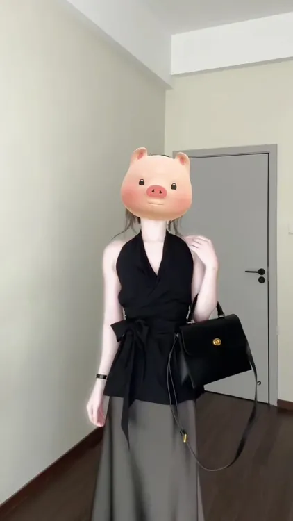 高级松弛感穿搭套装赫本风黑色挂脖上衣缎面半身裙大方得体两件套