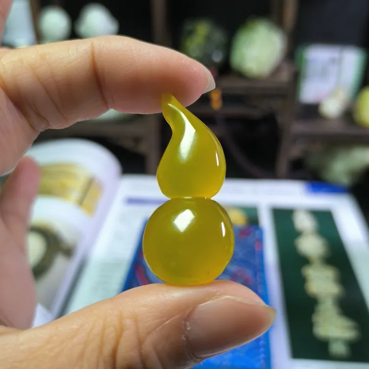 天然岫玉精品高冰手工雕刻高品质玉葫芦福禄双全（多样性发其一）