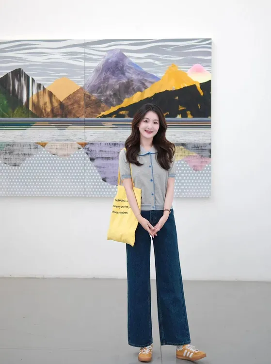 2025春夏新款韩系撞色翻领针织开衫上衣复古高腰直筒牛仔裤两件套