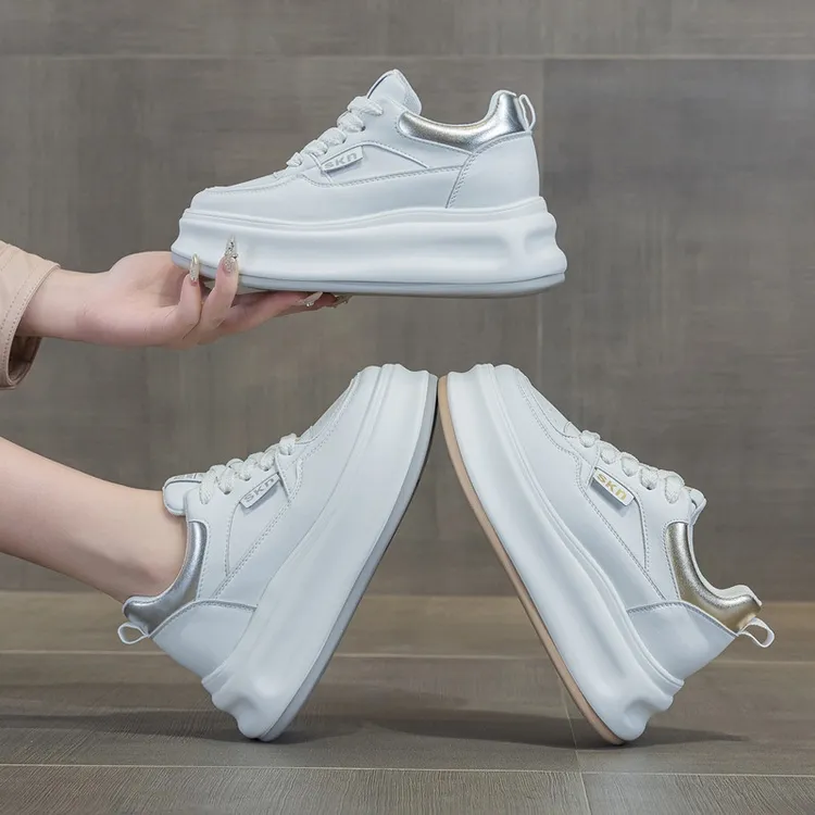 万达撤柜真皮增高7CM厚底内增高小白鞋女2025春款网面透气松糕鞋.