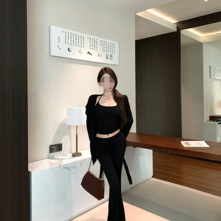 纯色外穿吊带女带胸 垫垫肩早秋针织开衫两件套