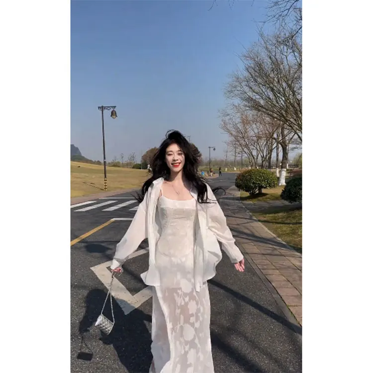 2025秋夏新款气质轻熟风宽松长袖衬衫上衣收腰显瘦百搭吊带连衣裙