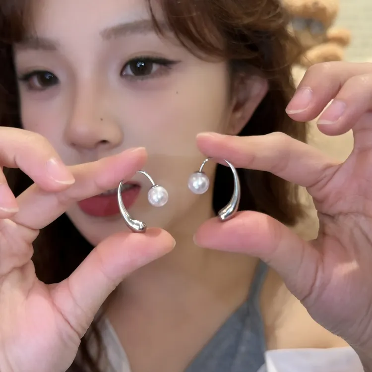铜合金耳饰 水滴珍珠耳钉女小众设计高级感耳环精致气质百搭耳饰