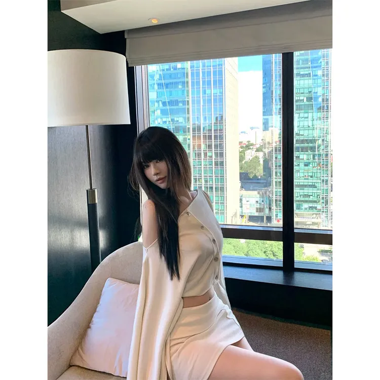 秋季设计感简约风修身显瘦网红穿搭露肩上衣时尚气质收腰半身裙女