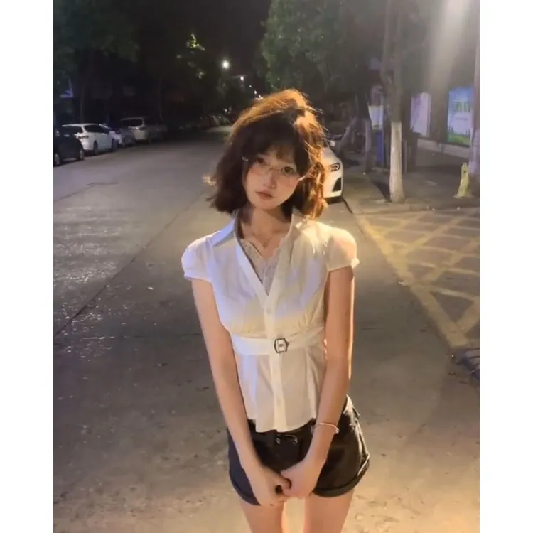 韩系时尚V领短袖衬衫夏季新款高级感独特精致修身掐腰上衣配短裤