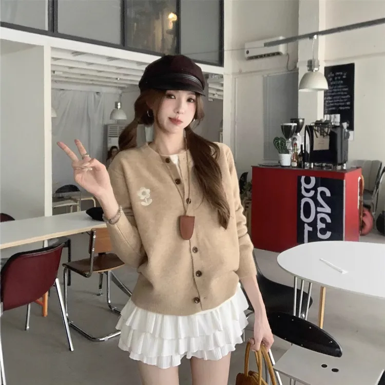 新款秋冬时尚韩系圆领毛衣女装高级感长袖外套刺绣针织开棉服