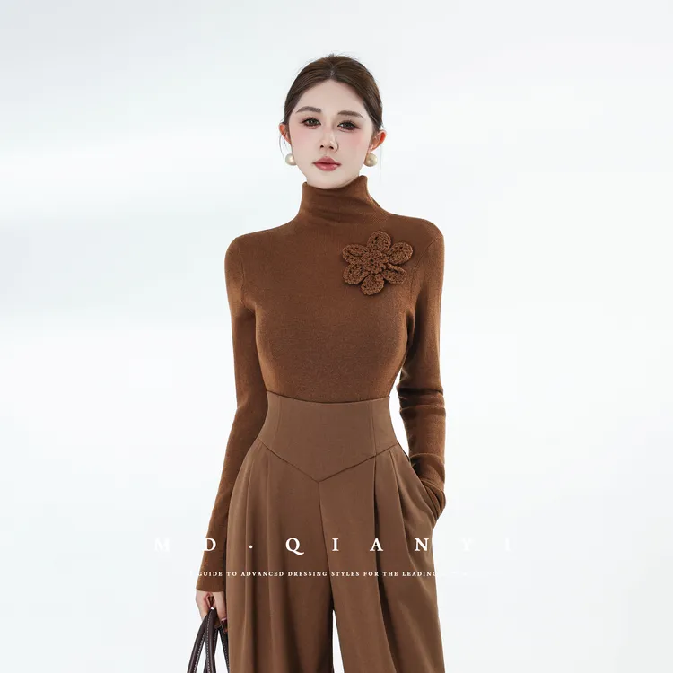 MD定制·杨千亿【暖炉烤茶】2025冬季时尚轻奢气质慵懒风玫瑰打底T恤