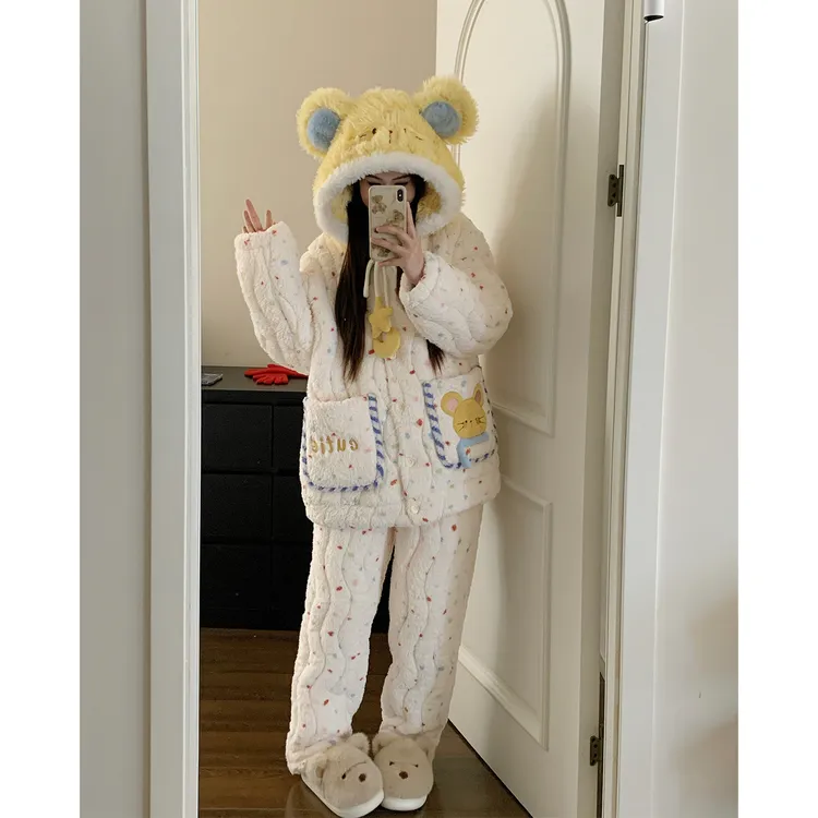 睡衣女冬季珊瑚绒三层夹棉超厚保暖卡通立体刺绣连帽家居服套装