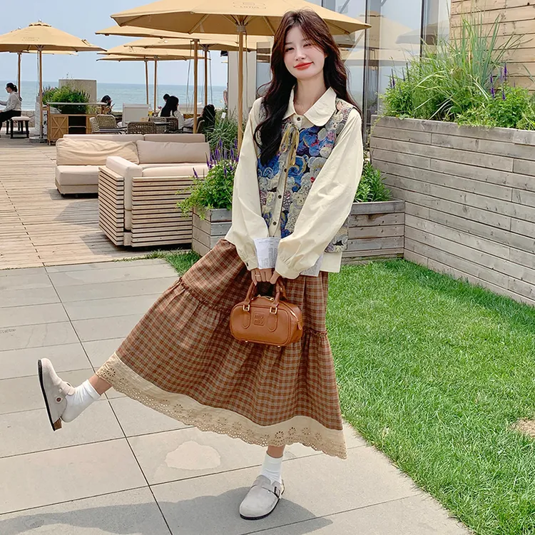 巨好看小熊刺绣马甲套装裙女2025秋季学院风衬衫格纹半身裙三件套