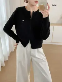 双拉刺绣猫咪显瘦圆领毛衣