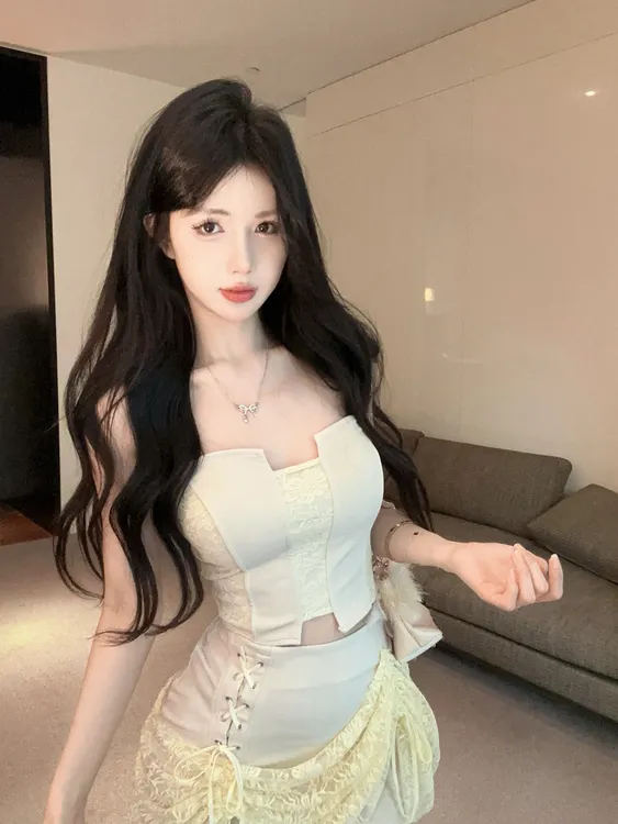 纯欲风辣妹氛围感蕾丝拼接抹胸背心上衣女系带显瘦不规则短裙套装