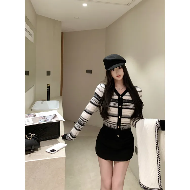 秋季小众炸街高级感女装气质名媛风撞色长袖针织衫外穿开衫外套女