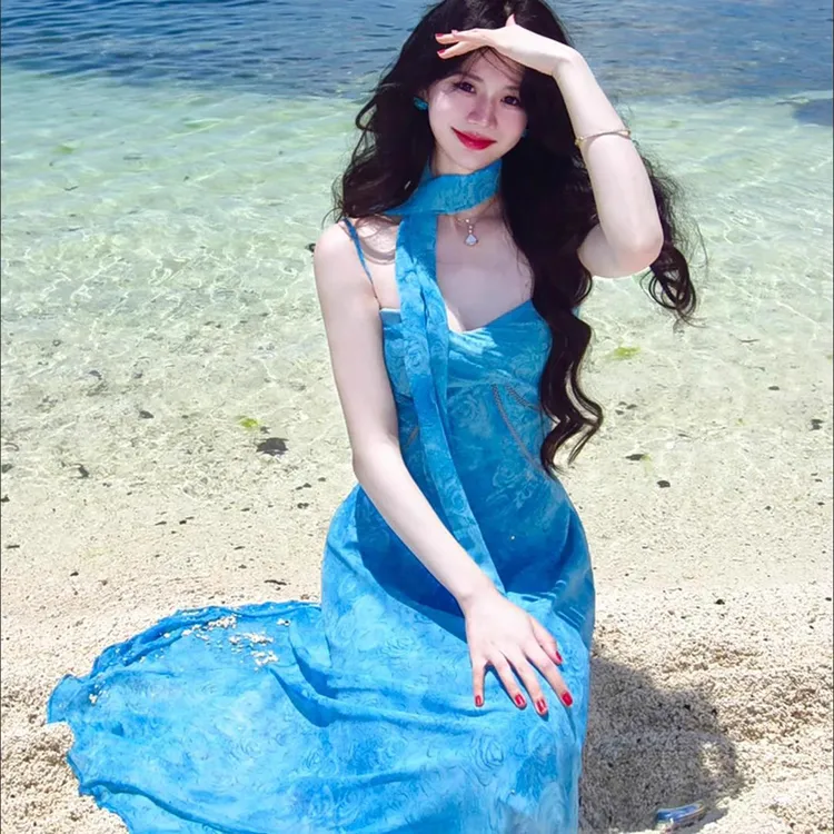 高级感气质海边度假风挂脖吊带连衣裙女夏季抹胸海岛穿搭飘带长裙